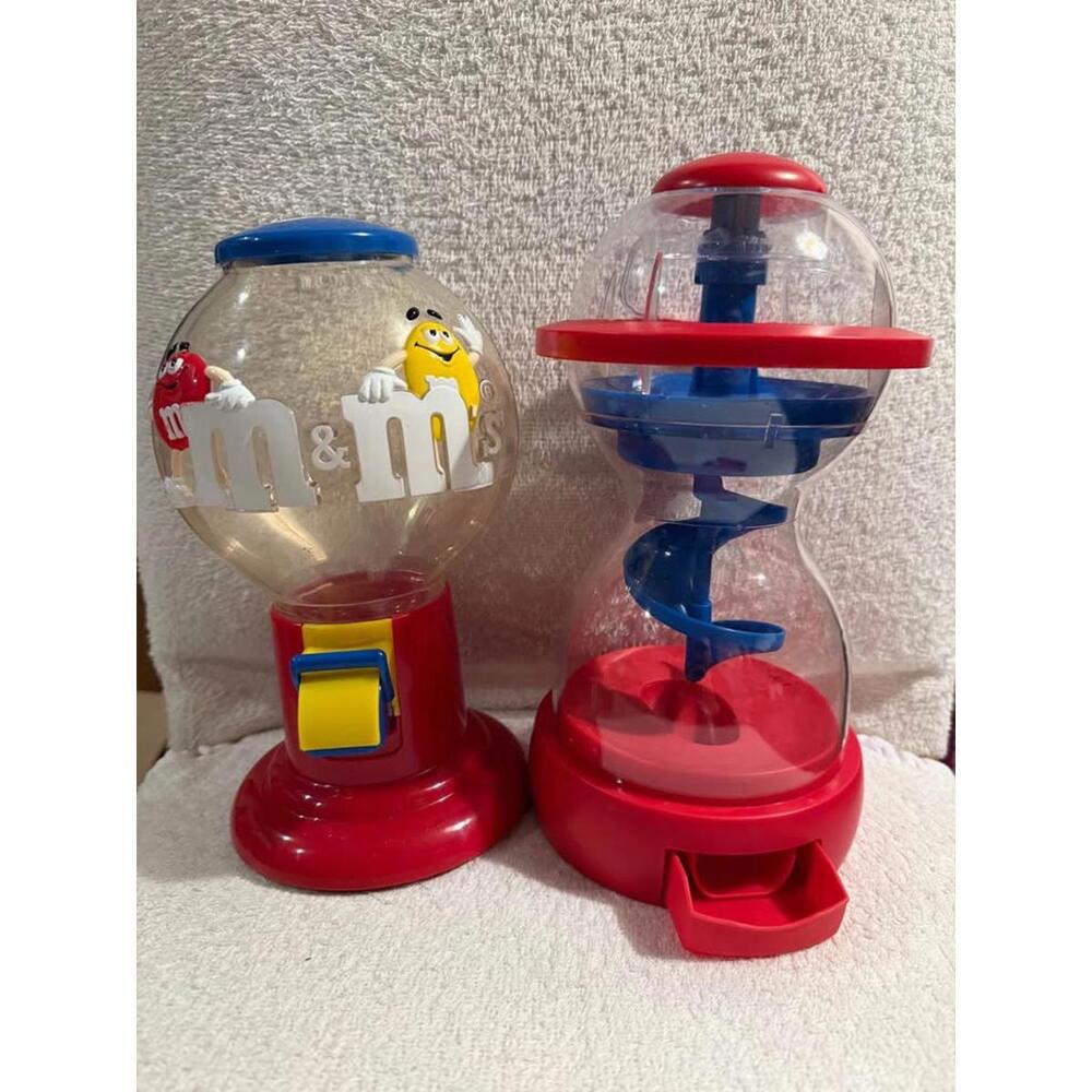 2 m and m distributeur m&m dispensor